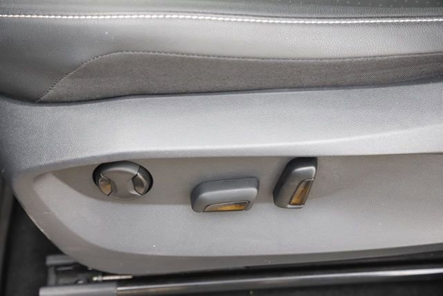 Used 2023 Volkswagen Tiguan SE image 12