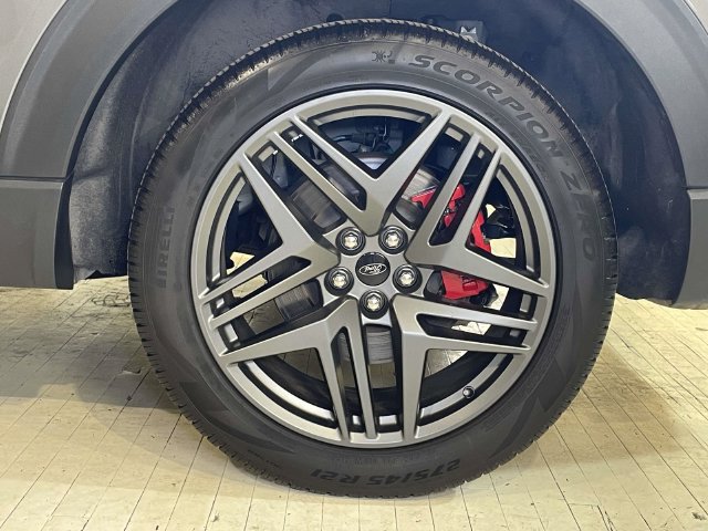 Used 2025 Ford Explorer ST-Line w/ ST-Line Street Pack AWD/4WD image 13