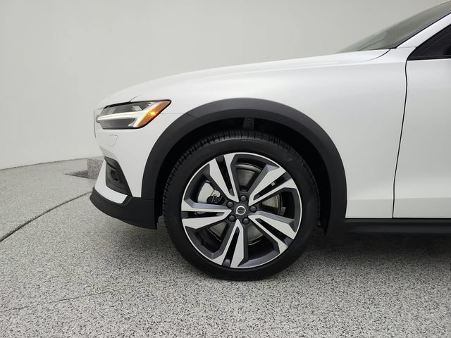 Certified 2025 Volvo V60 B5 Cross Country Plus AWD/4WD image 26