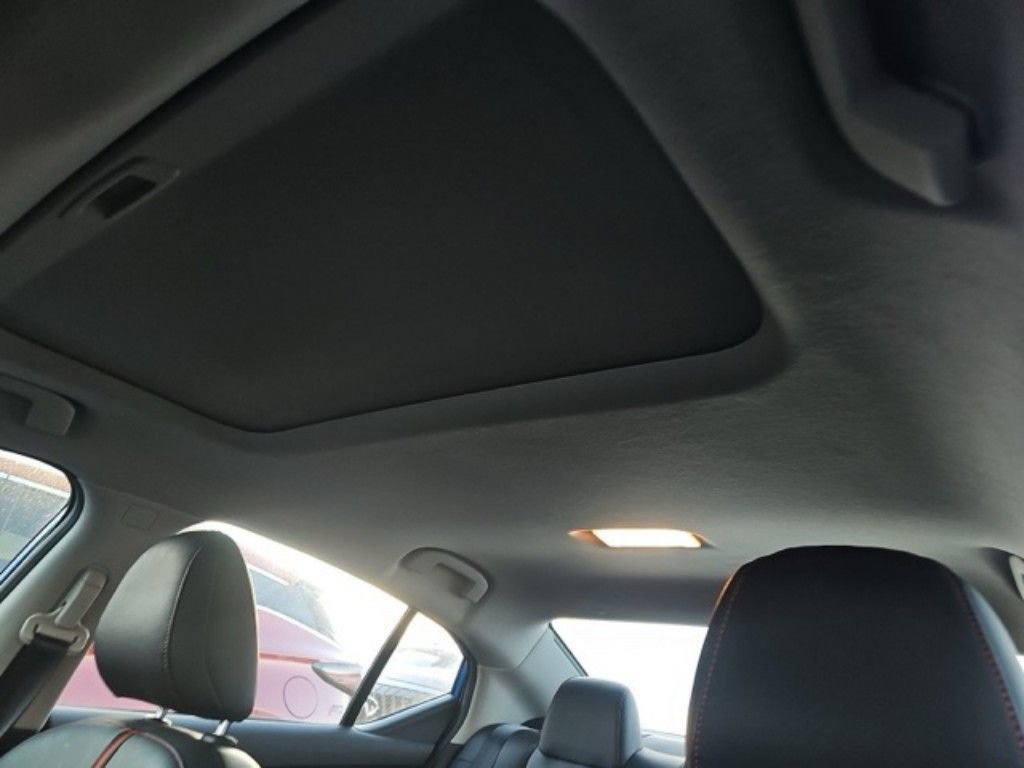 Used 2025 Nissan Sentra SR w/ SR Premium Package image 10