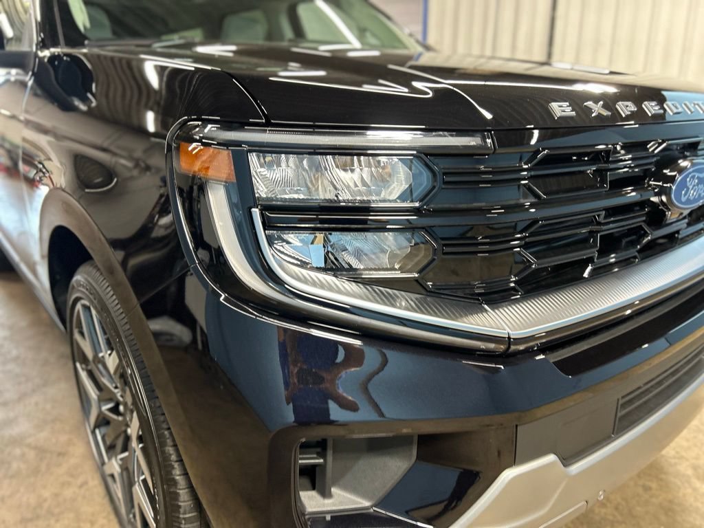 New 2026 Ford Expedition Max Platinum w/ Platinum Ultimate Package AWD/4WD image 2
