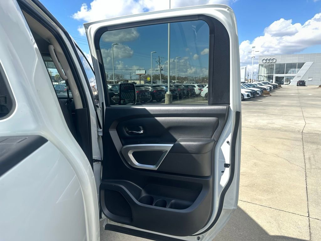 Used 2021 Nissan Titan SV w/ SV Convenience Package image 24