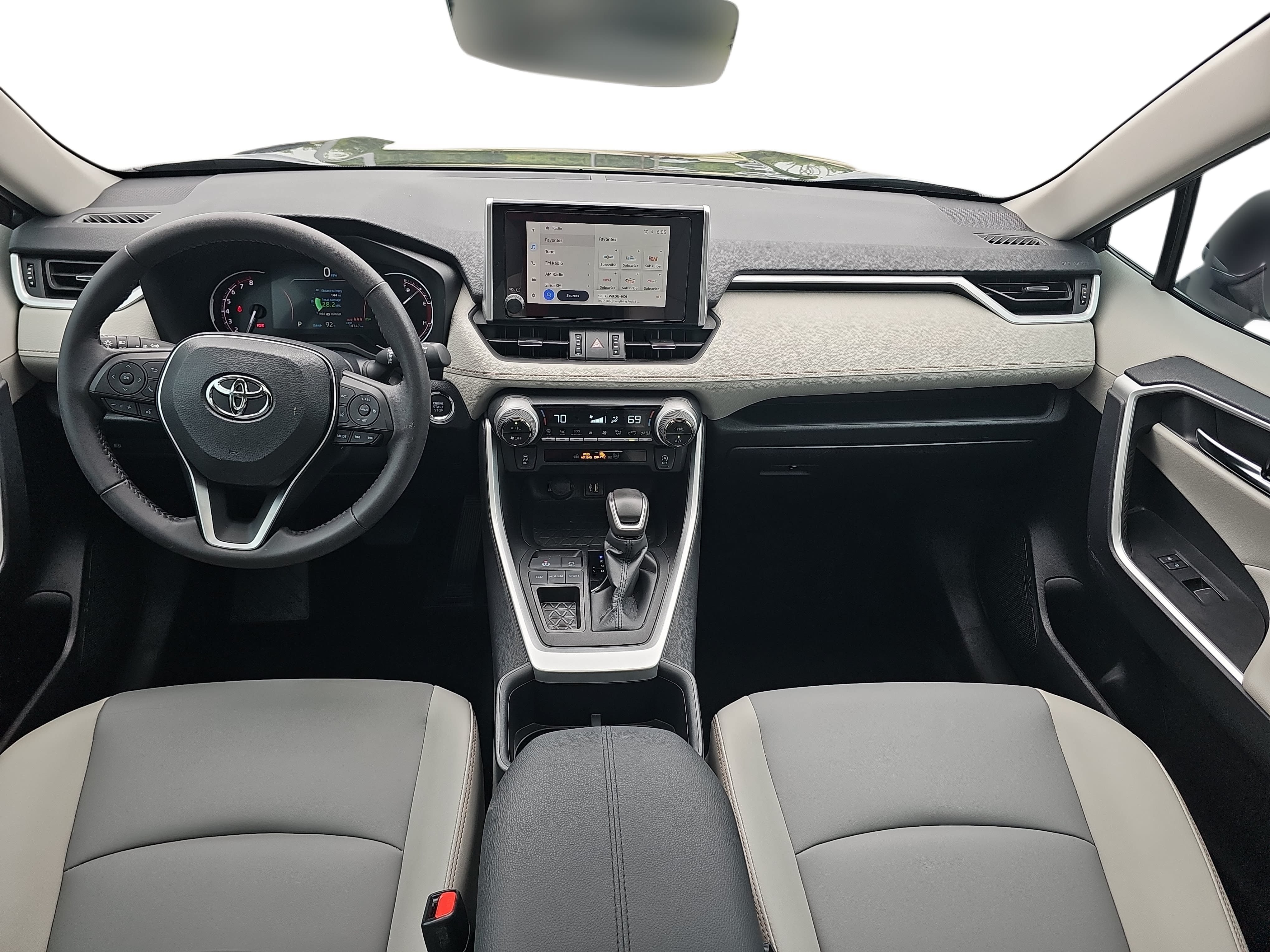 Used 2024 Toyota RAV4 XLE Premium FWD image 9