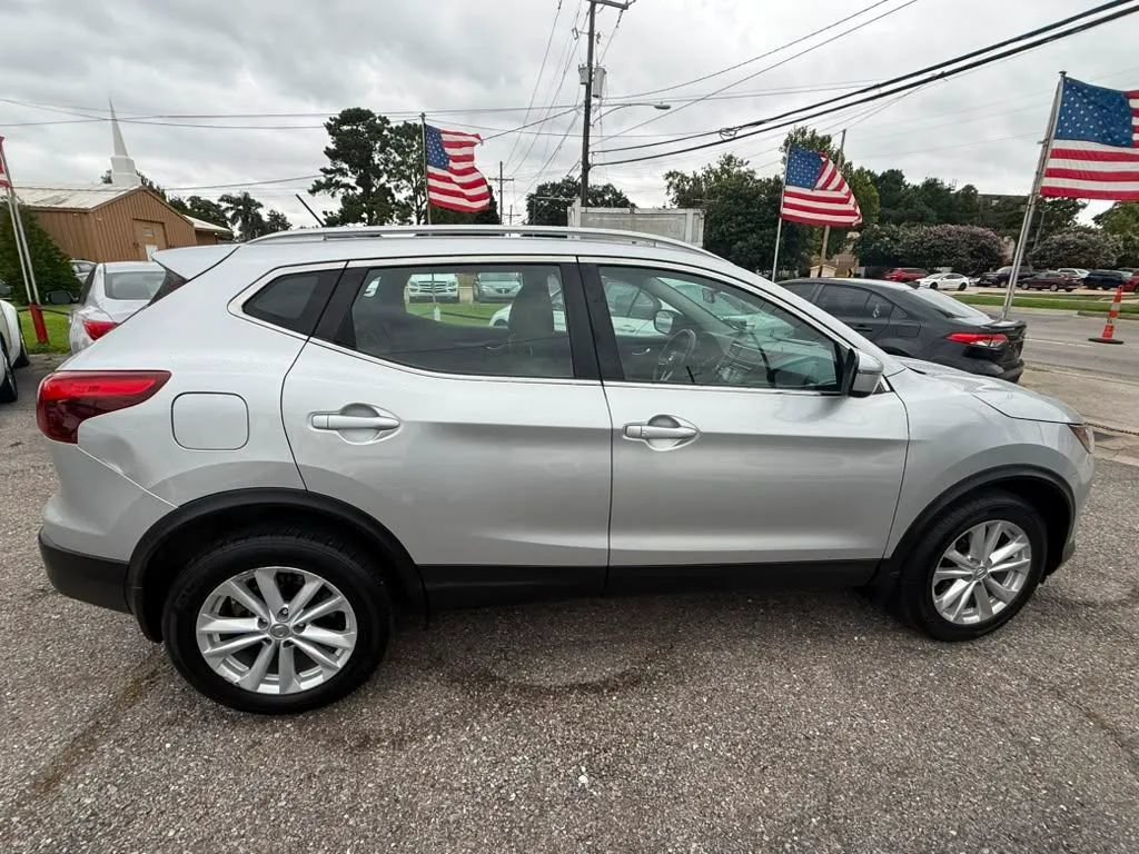Used 2017 Nissan Rogue Sport SV FWD image 5