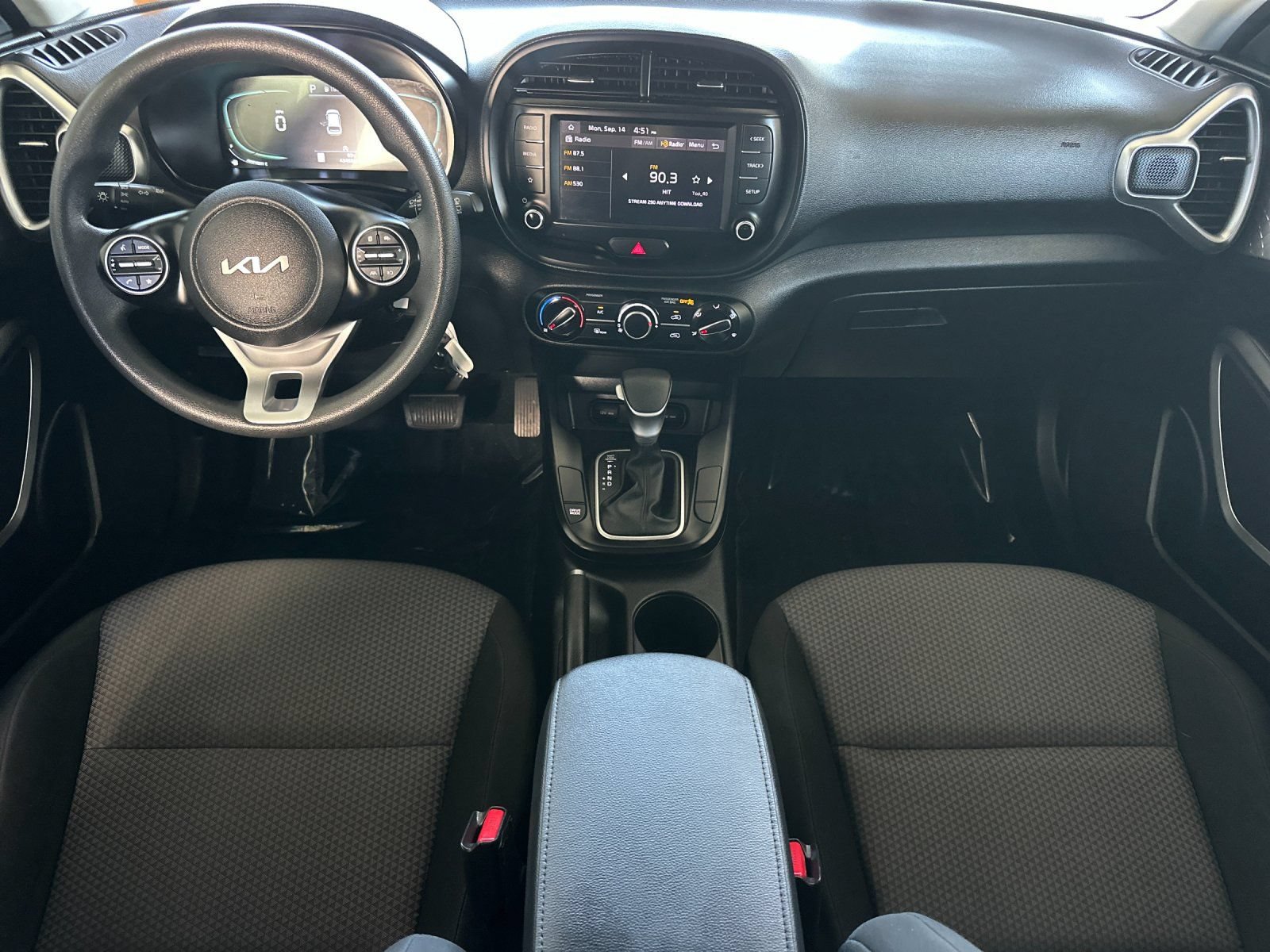 Used 2024 Kia Soul LX w/ Option Group 015 FWD image 12