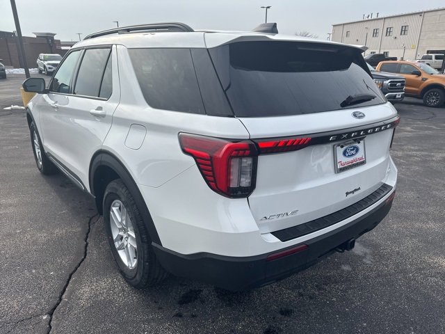 Used 2025 Ford Explorer Active image 3