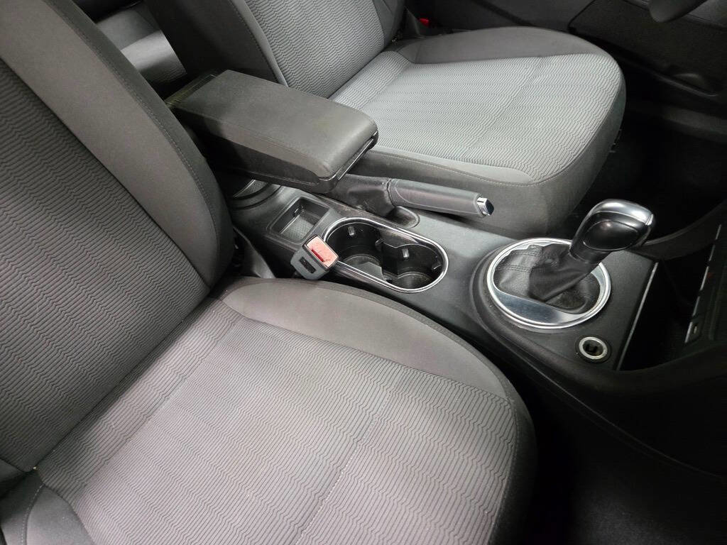 Used 2013 Volkswagen Beetle 2.5 image 38