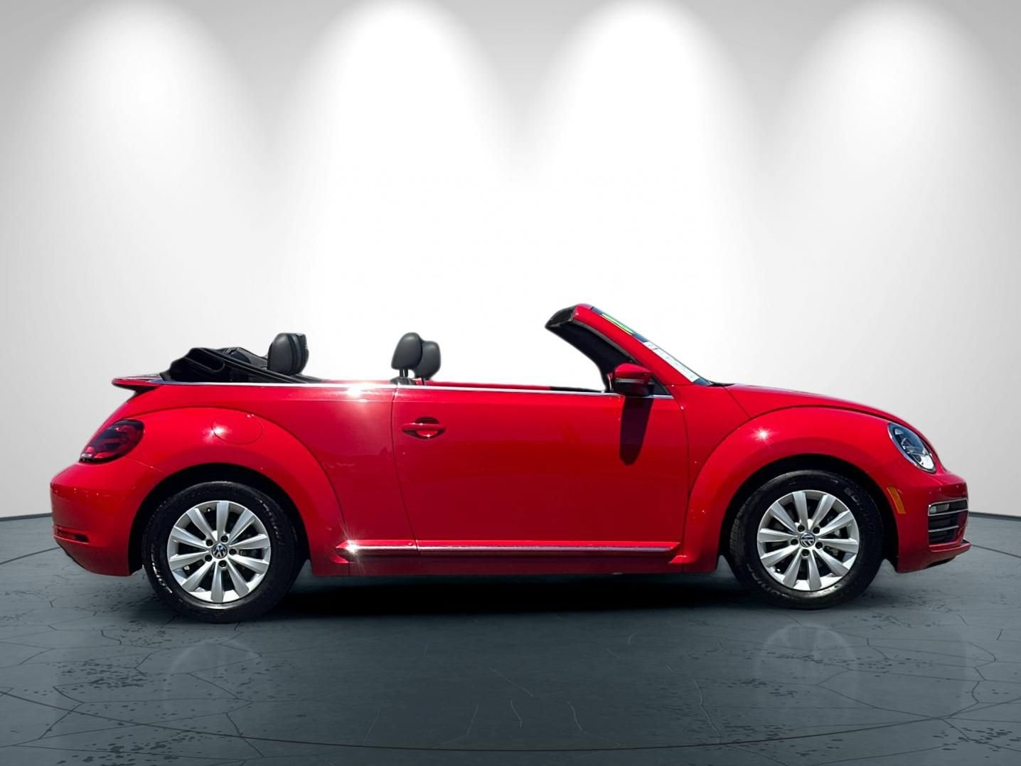 Used 2018 Volkswagen Beetle 2.0T S FWD image 3