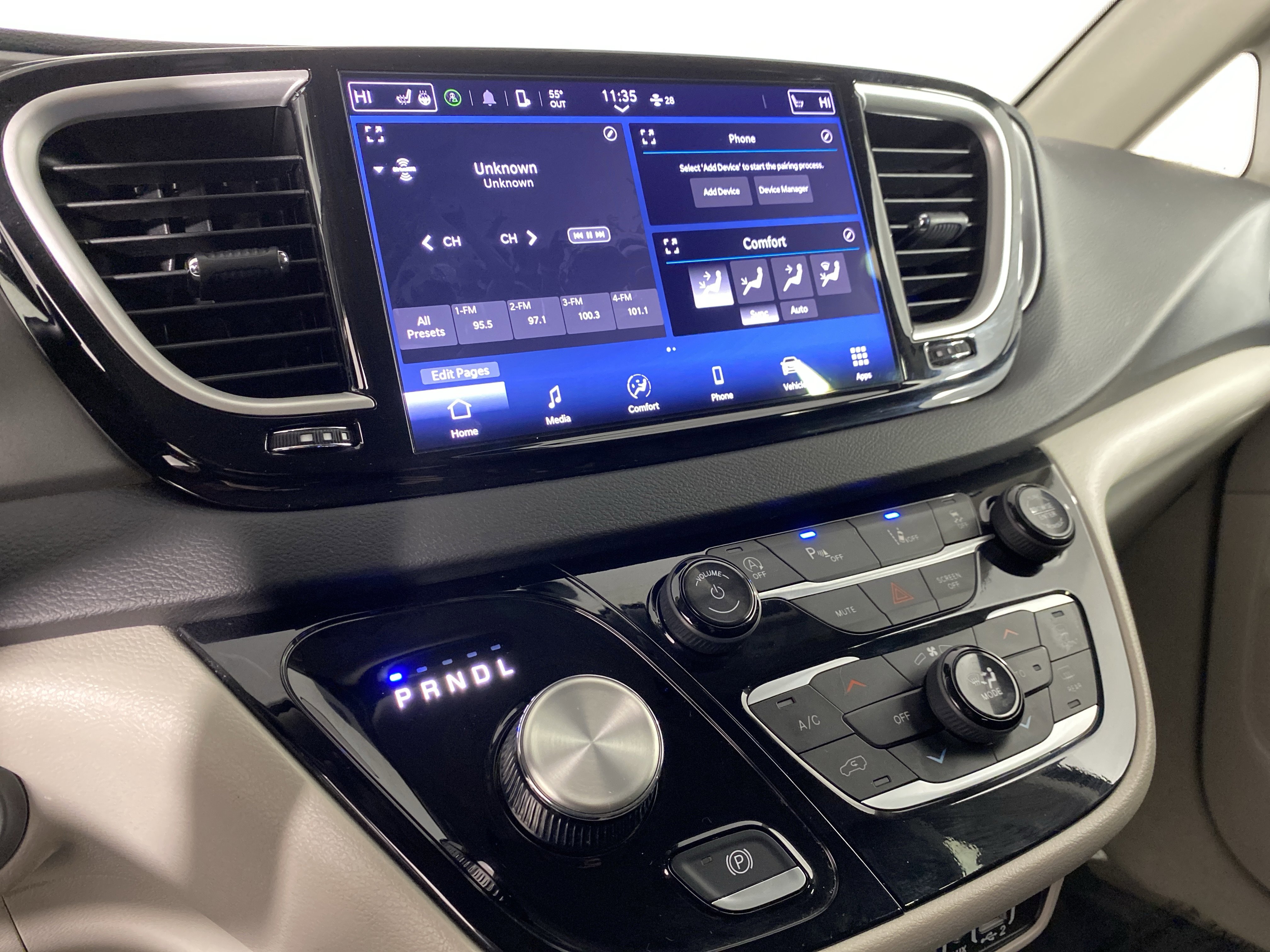 Used 2024 Chrysler Pacifica Touring-L image 28