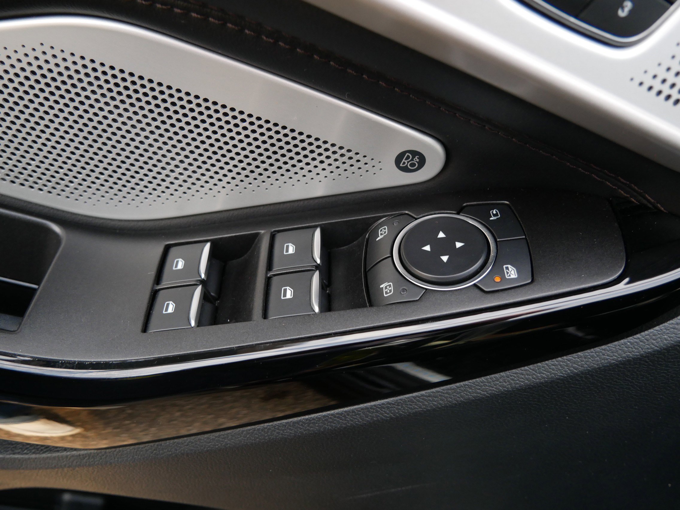 Certified 2022 Ford Explorer Platinum w/ Equipment Group 601A image 21