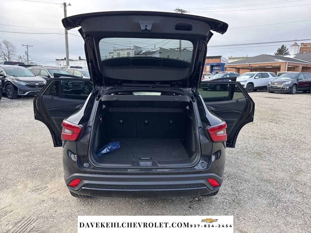 Used 2025 Chevrolet Trax RS w/ Sunroof Package image 29