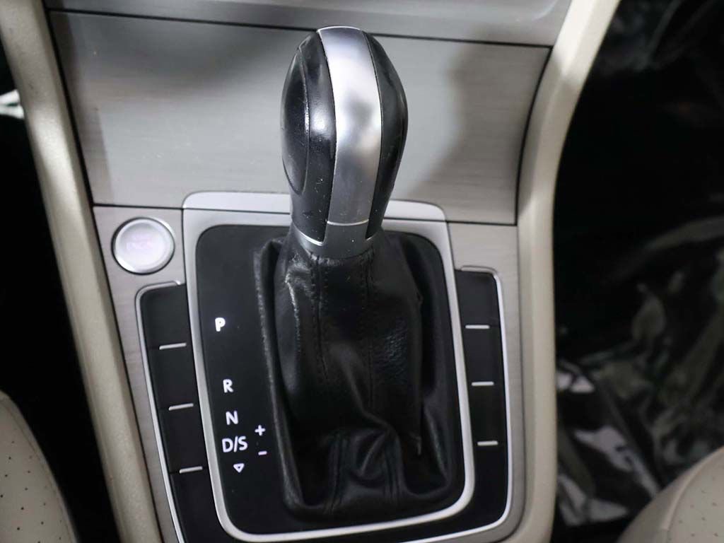 Used 2016 Volkswagen Golf Limited Edition image 48