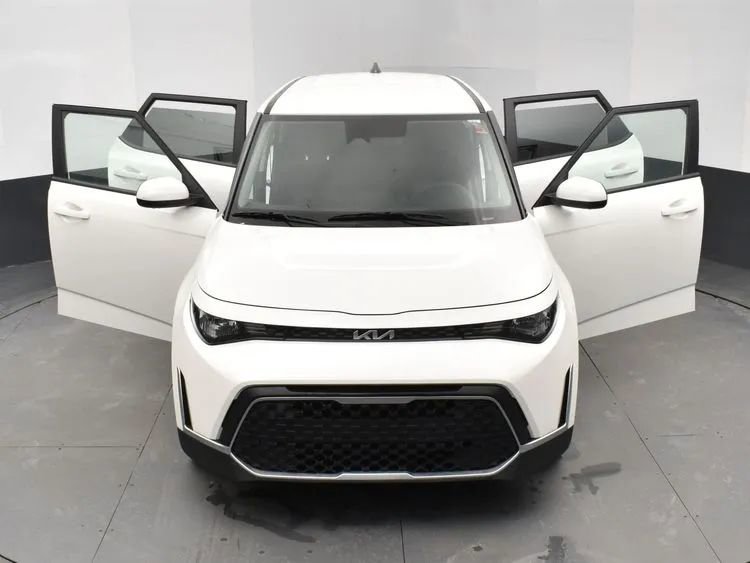 Used 2025 Kia Soul LX w/ LX Technology Package image 10