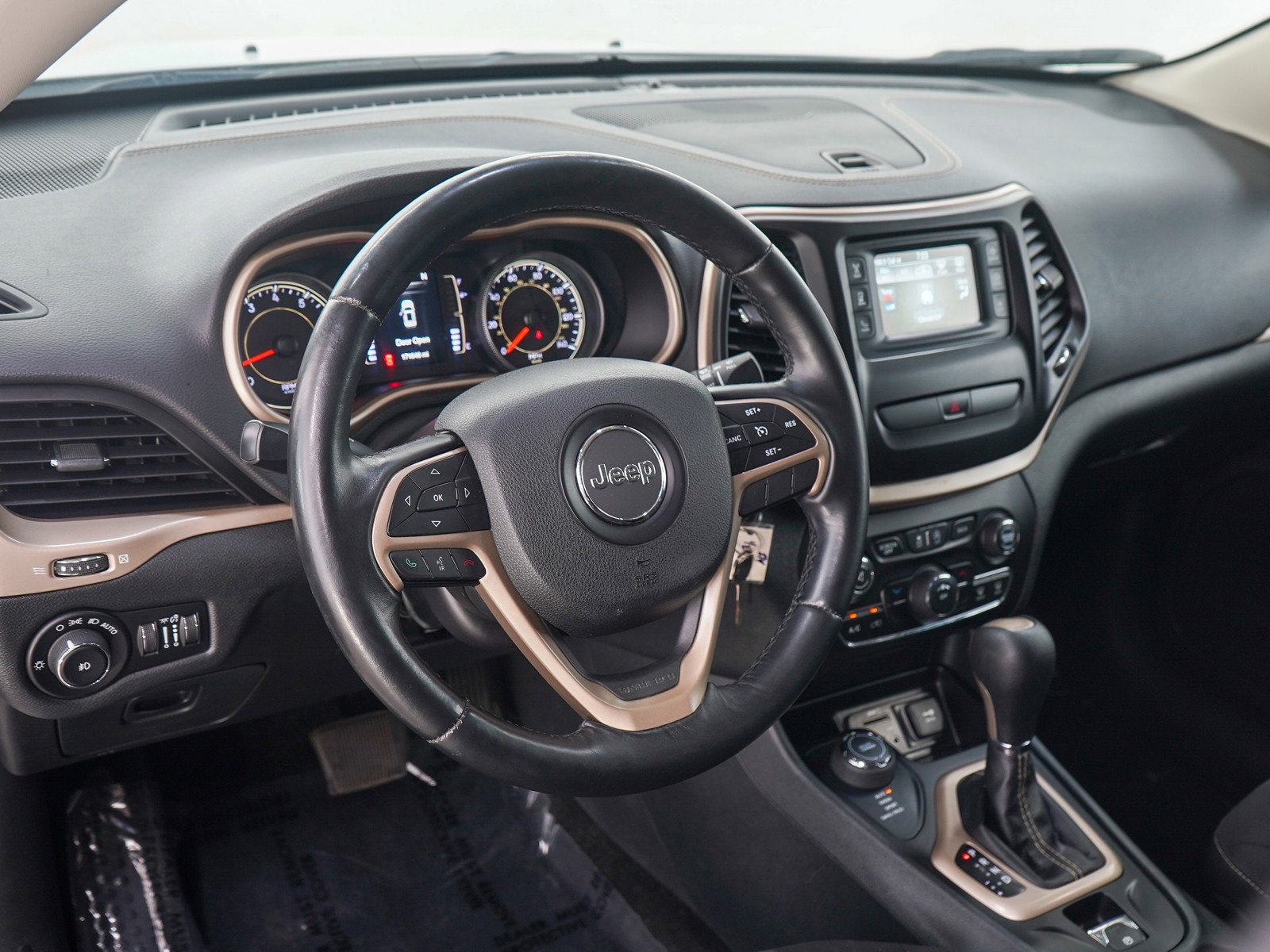 Used 2015 Jeep Cherokee Latitude AWD/4WD image 23