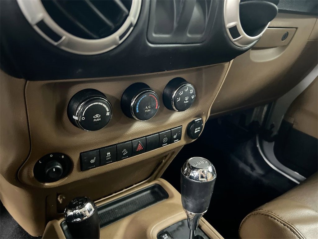 Used 2011 Jeep Wrangler Sahara image 14