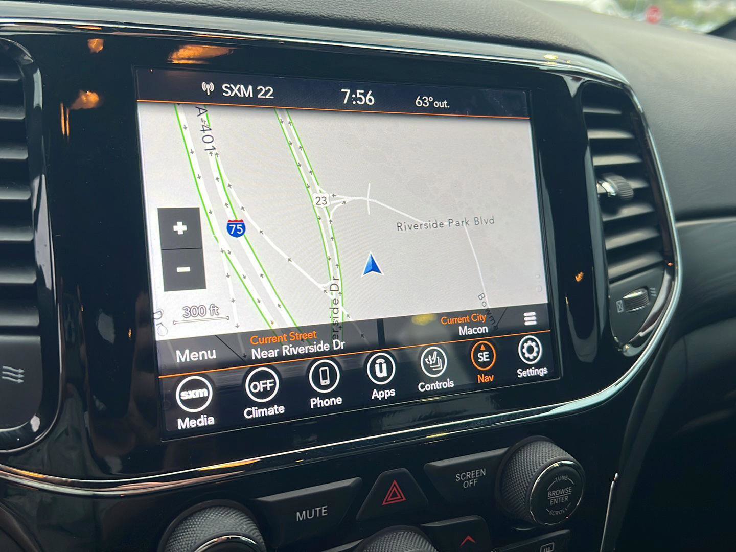 Used 2021 Jeep Grand Cherokee Laredo X image 27