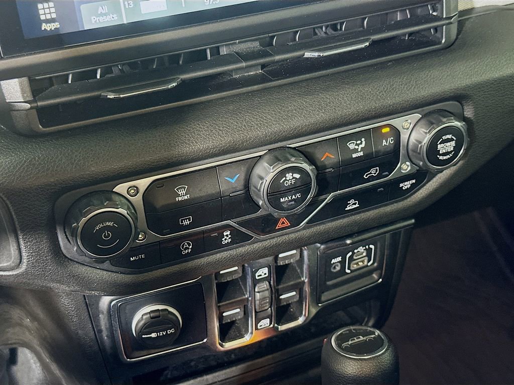 Used 2024 Jeep Gladiator Sport image 25