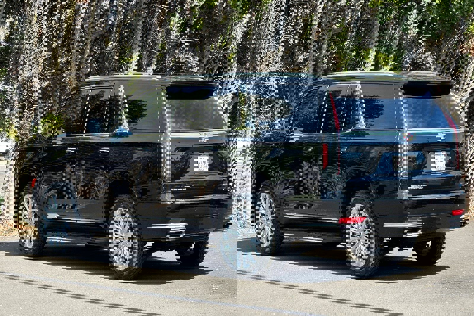 Used 2024 Cadillac Escalade Luxury image 6