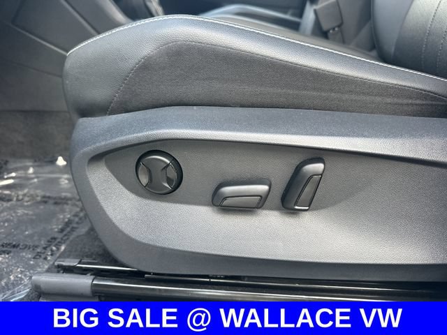 Certified 2024 Volkswagen Tiguan SE FWD image 18