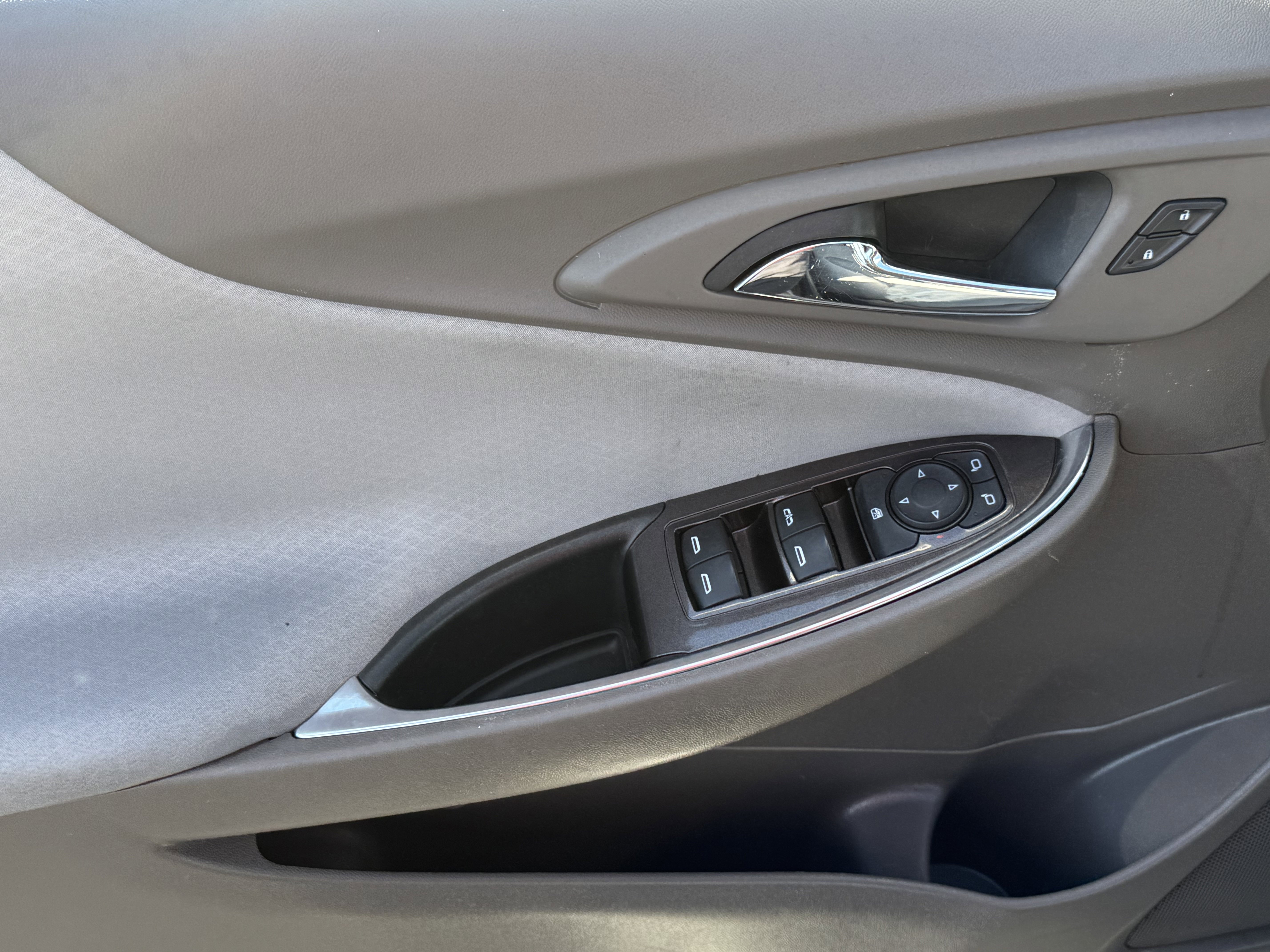 Used 2022 Chevrolet Malibu LT image 17