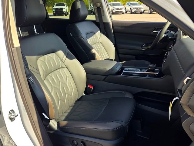 New 2026 Nissan Pathfinder Platinum w/ Cargo Package image 18