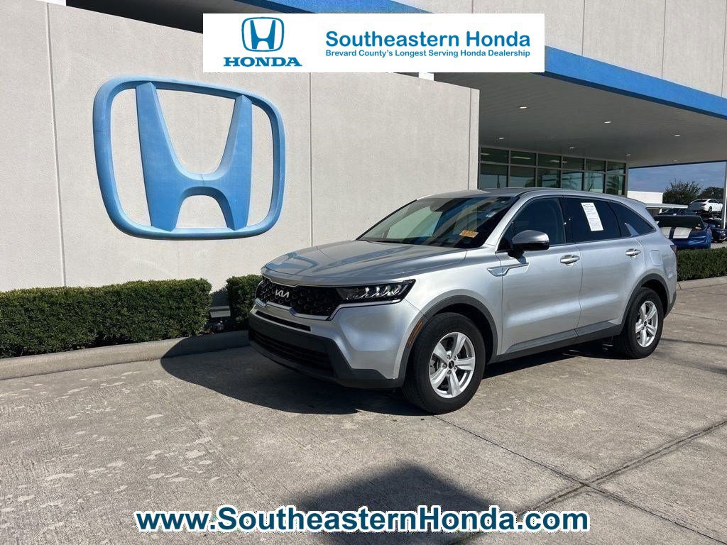 Used 2022 Kia Sorento LX image 1