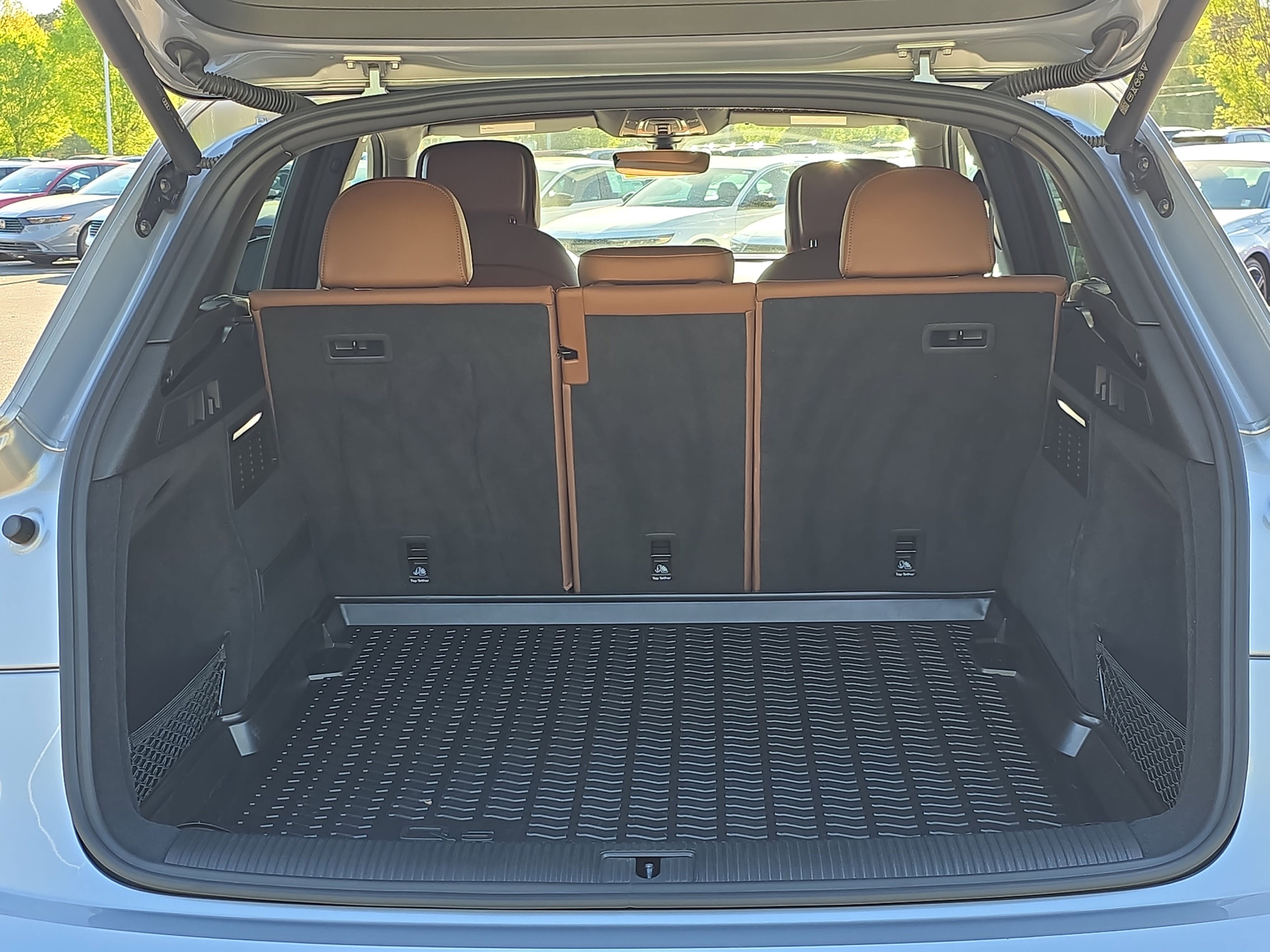 Used 2023 Audi Q5 2.0T Premium w/ Convenience Package image 13