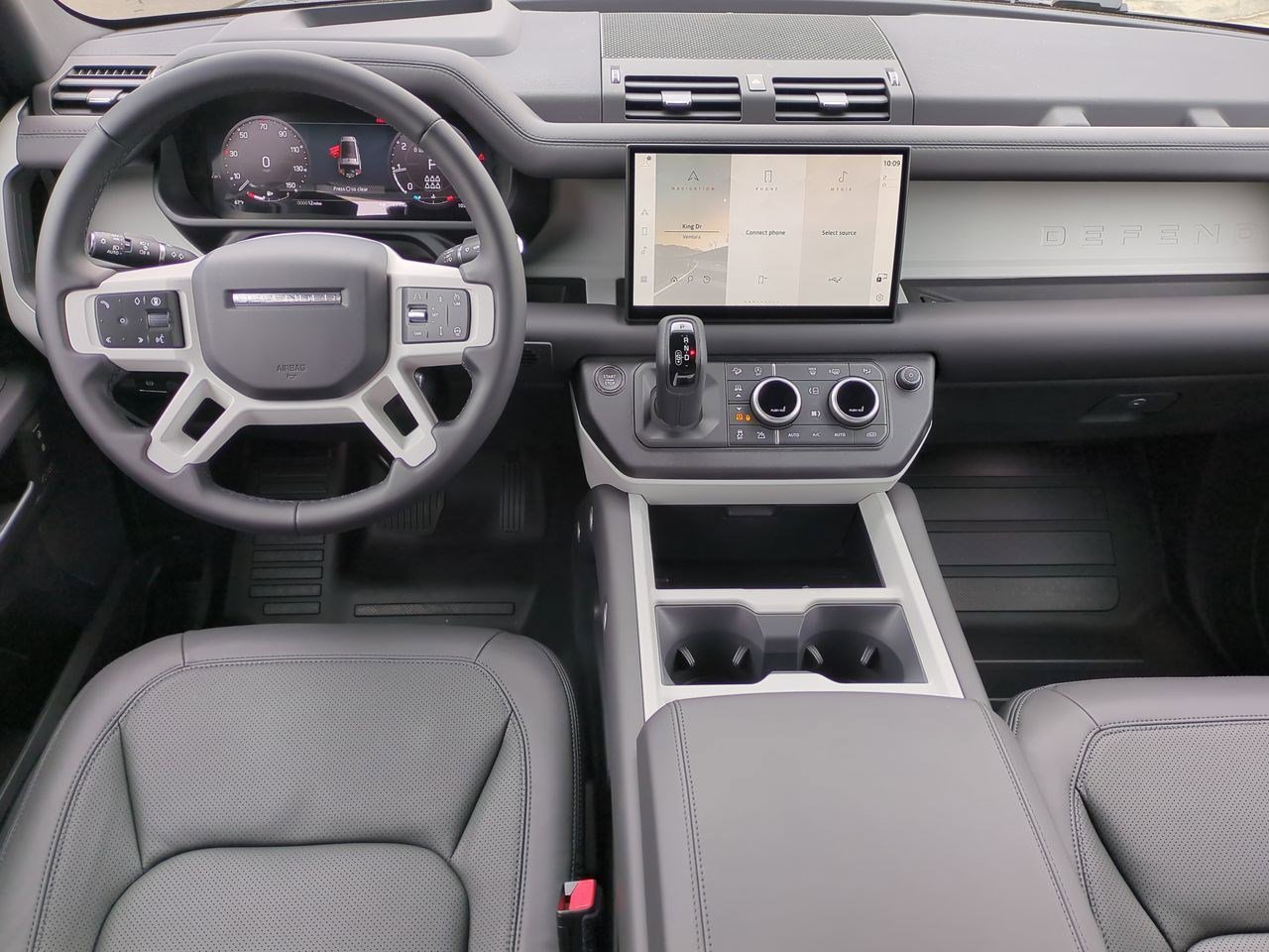 New 2025 Land Rover Defender 130 X-Dynamic SE image 22