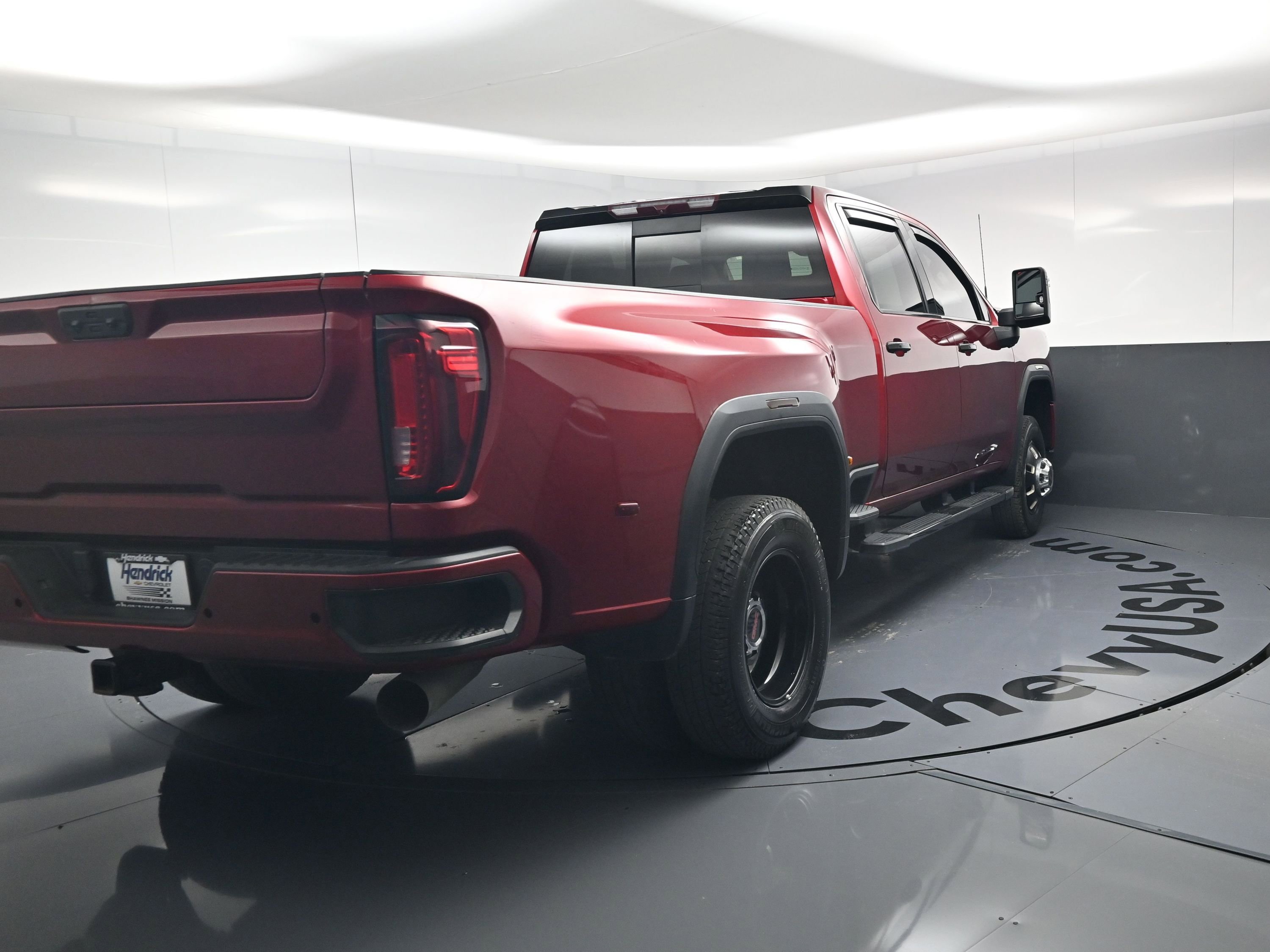 Used 2022 GMC Sierra 3500 Denali AWD/4WD image 9