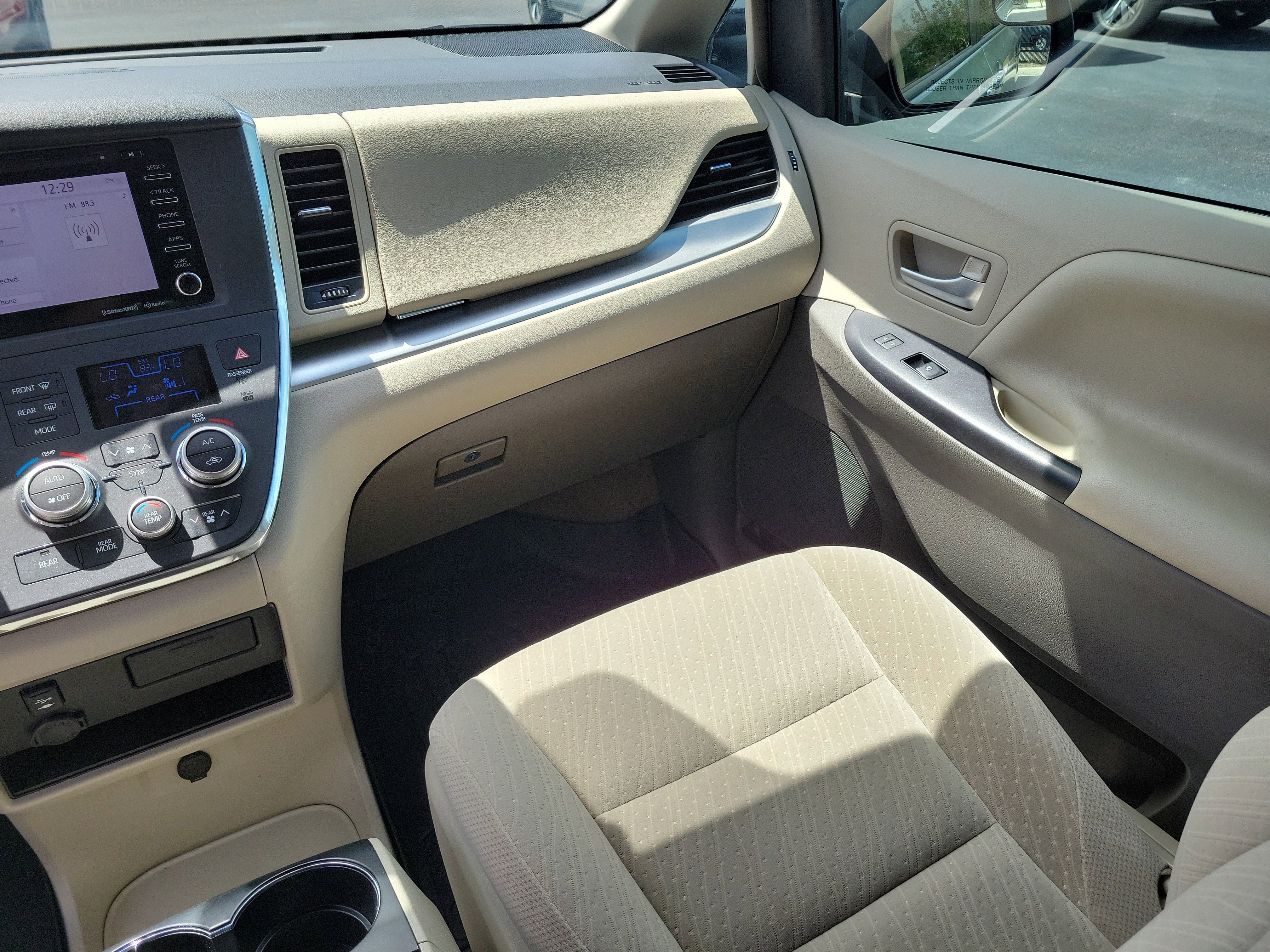 Used 2018 Toyota Sienna LE FWD image 17
