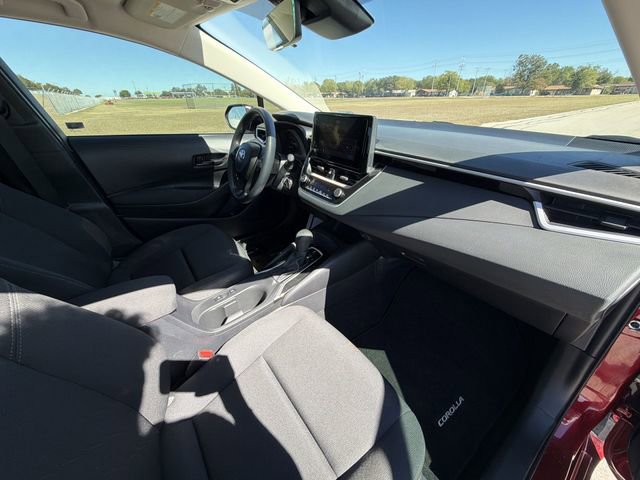 Used 2025 Toyota Corolla LE image 27