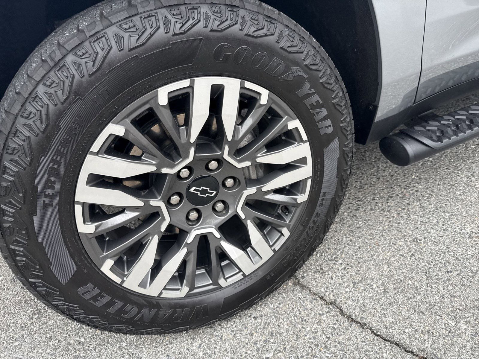 Used 2025 Chevrolet Tahoe Z71 w/ Comfort Package image 11