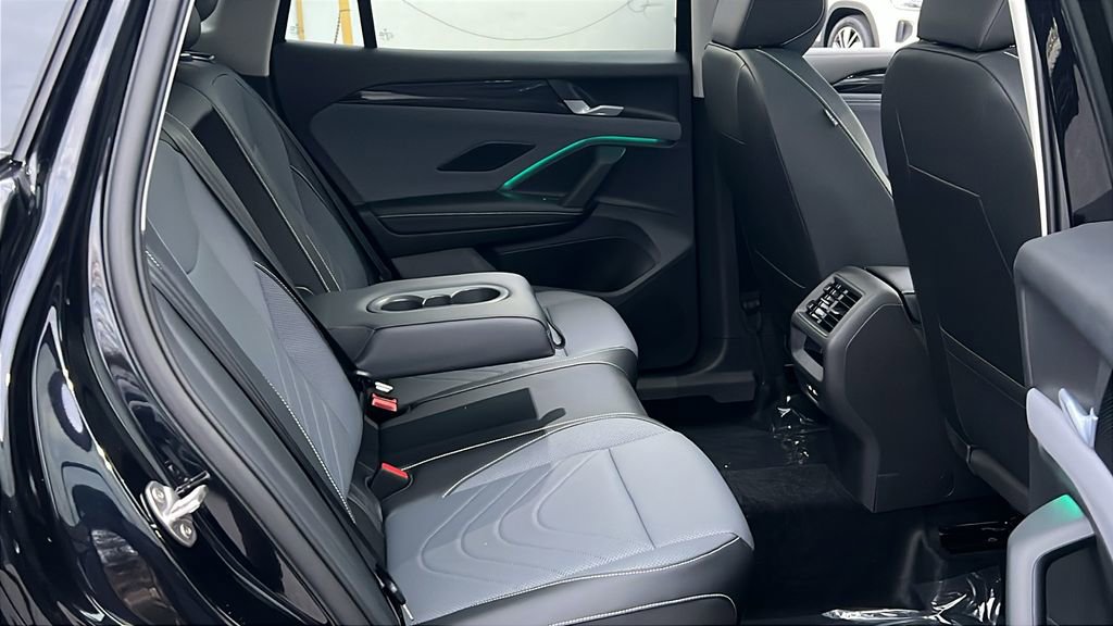 New 2026 Volkswagen Tiguan SE image 14