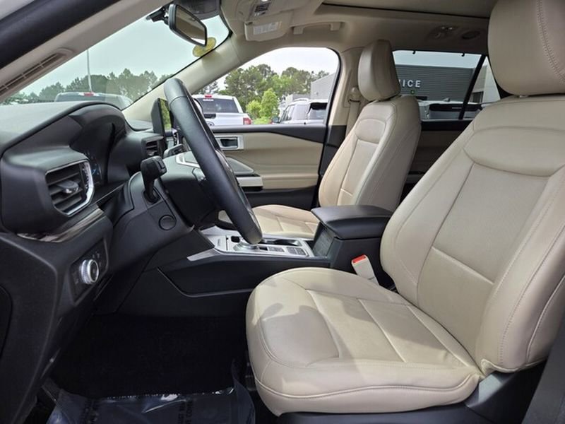 Certified 2023 Ford Explorer Limited w/ Limited Technology Package RWD image 10