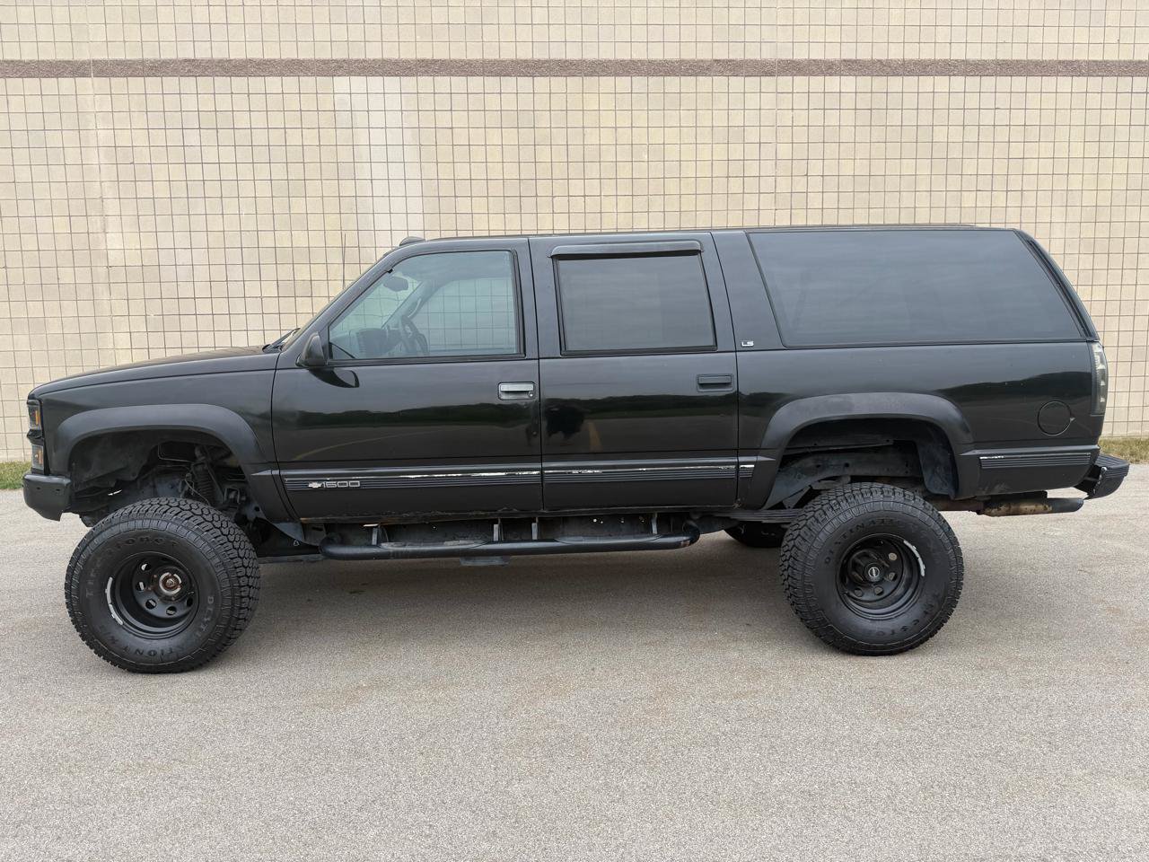 Used 1997 Chevrolet Suburban 4WD w/ Preferred Equipment Group 2 image 8