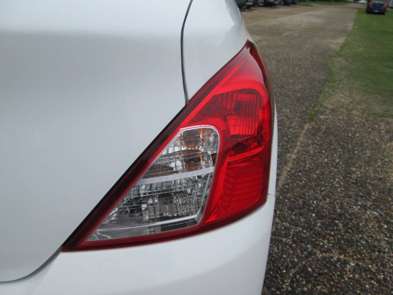 Used 2019 Nissan Versa S FWD image 30
