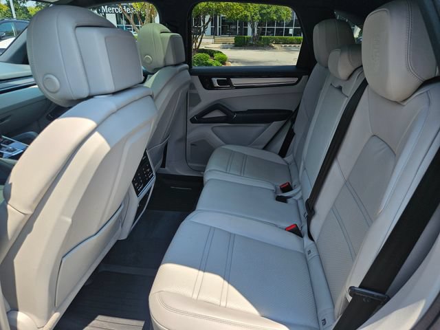 Used 2021 Porsche Cayenne AWD/4WD image 31