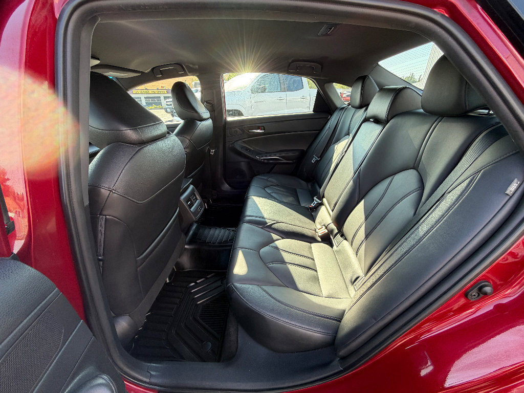 Used 2022 Toyota Avalon XLE FWD image 3