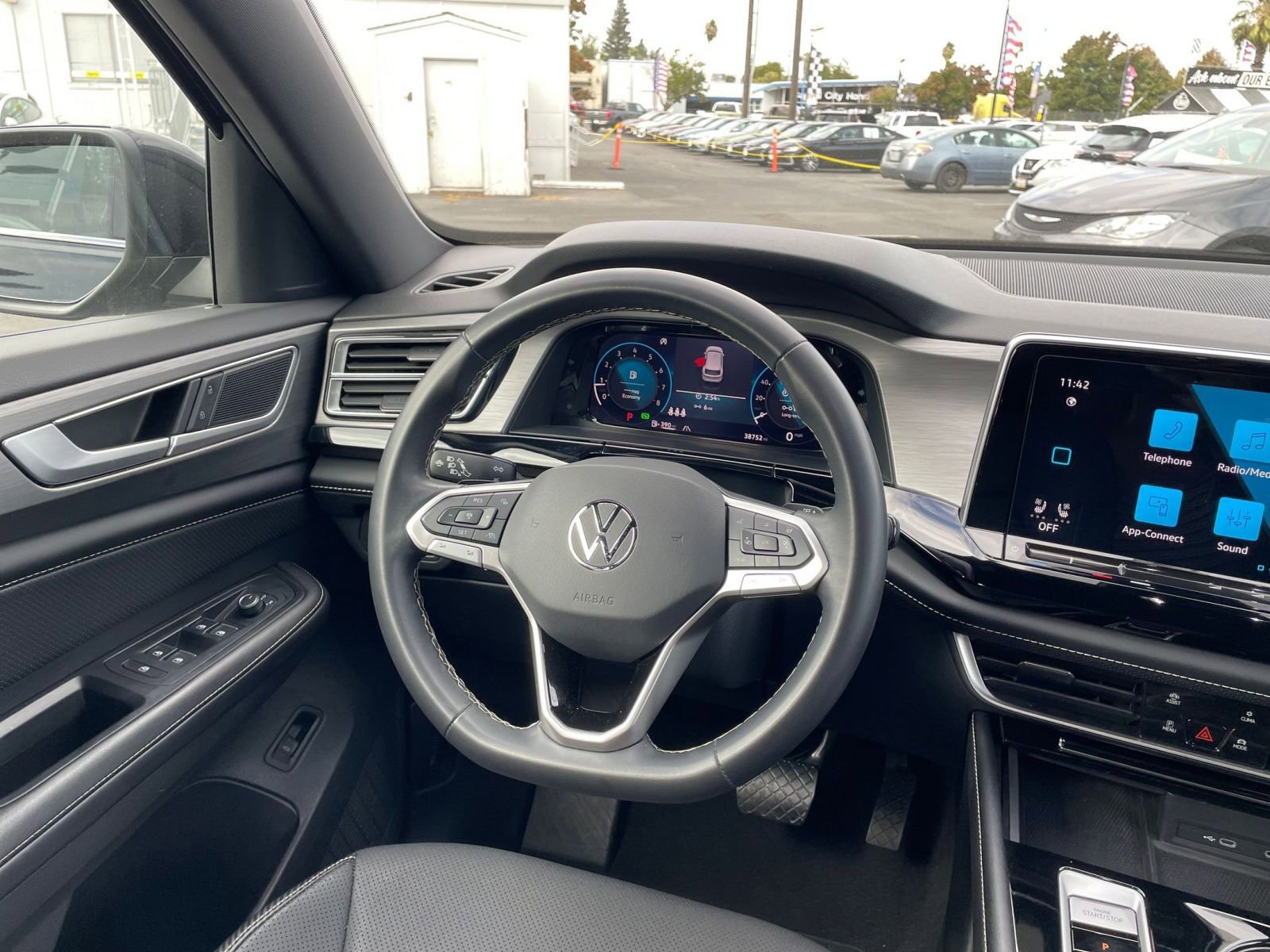 Used 2024 Volkswagen Atlas Cross Sport SE image 36