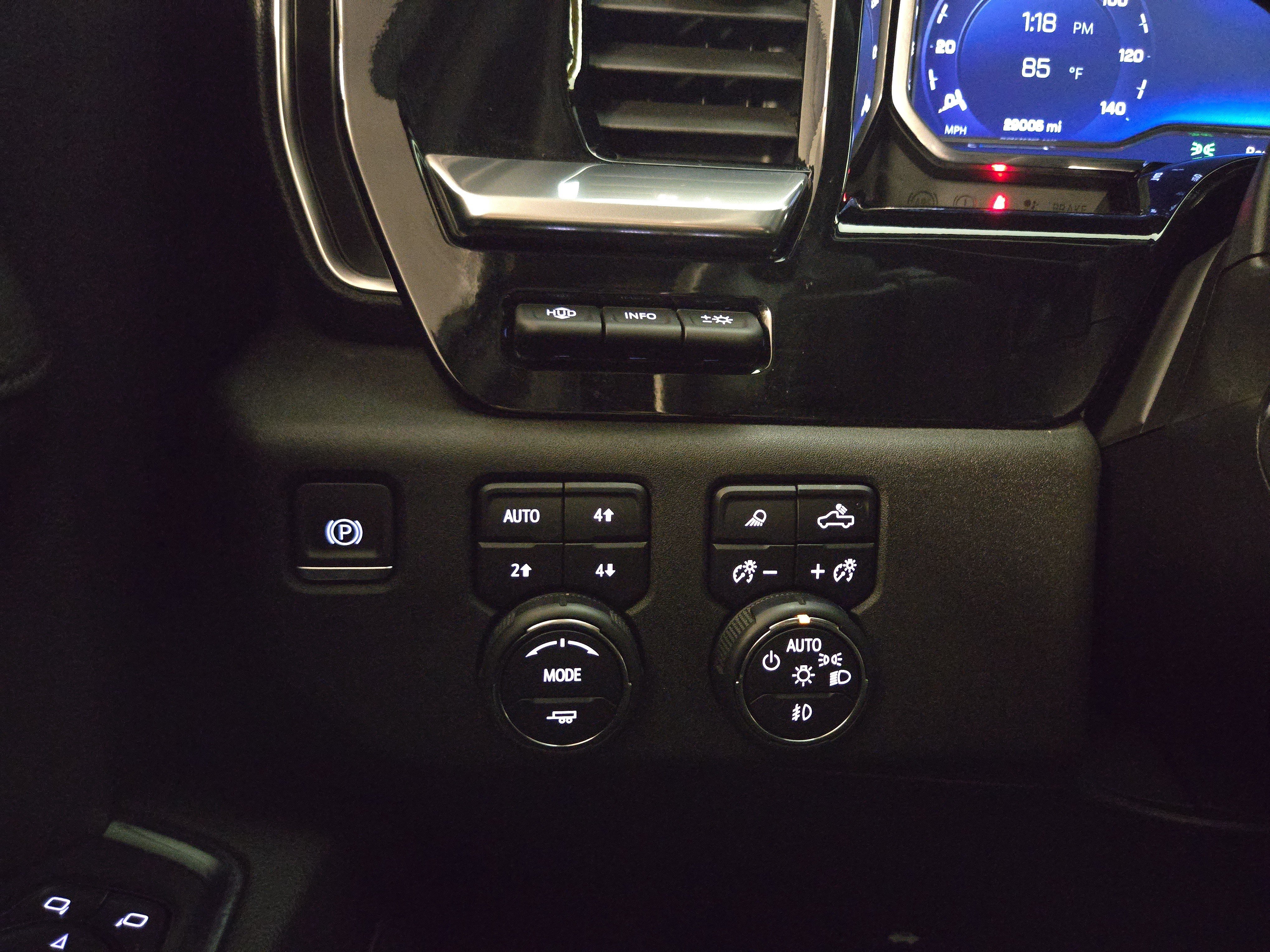 Certified 2023 Chevrolet Silverado 1500 High Country w/ Technology Package AWD/4WD image 30