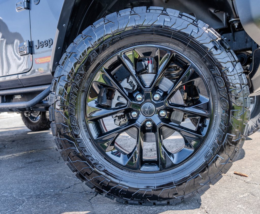 Used 2025 Jeep Gladiator Sport image 30