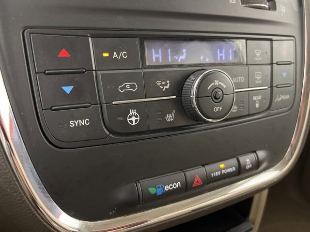 Used 2015 Chrysler Town & Country Touring-L w/ Driver Convenience Group image 13