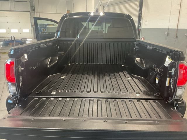 Used 2022 Toyota Tacoma Limited w/ Nightshade Package AWD/4WD image 30