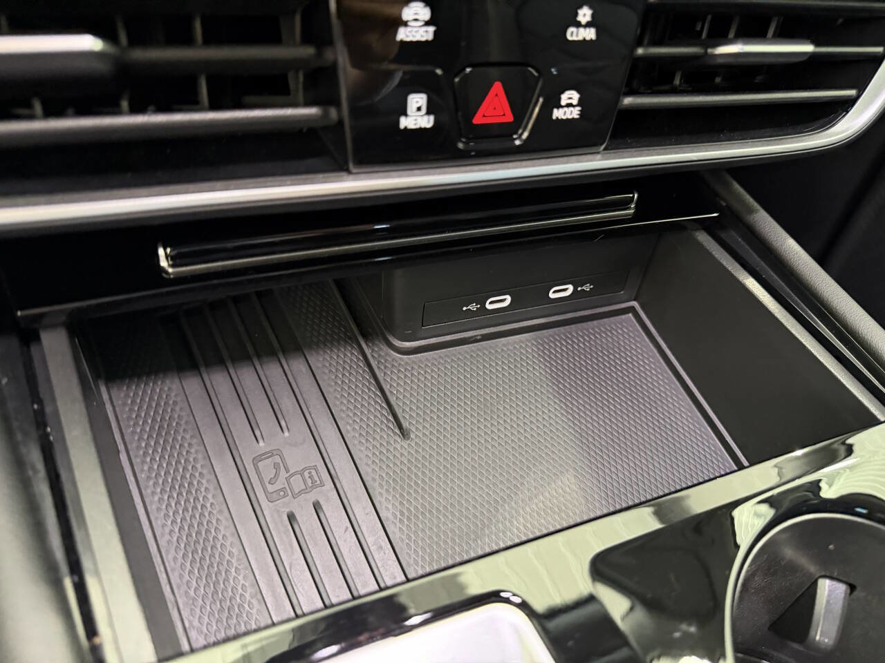 Used 2025 Volkswagen Atlas SE image 27