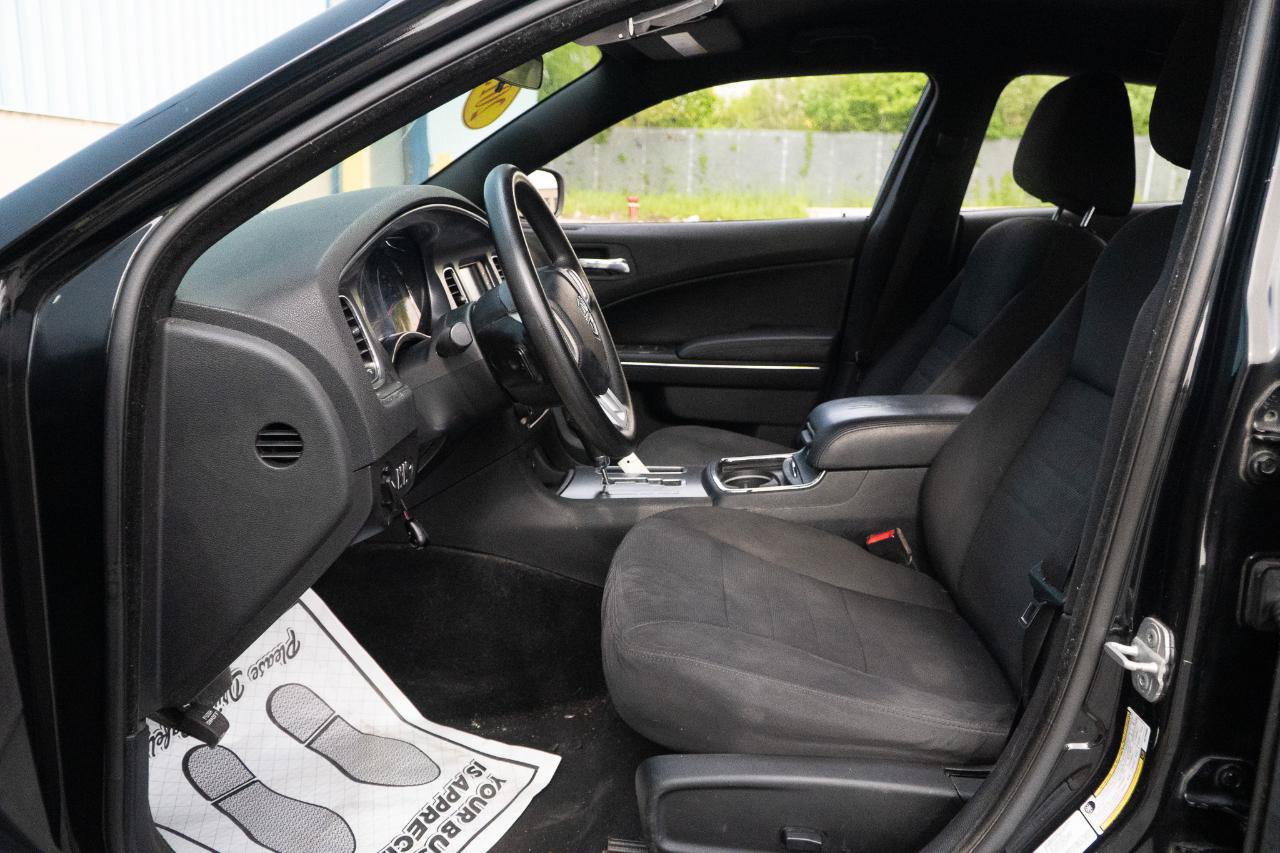Used 2013 Dodge Charger SE RWD image 21
