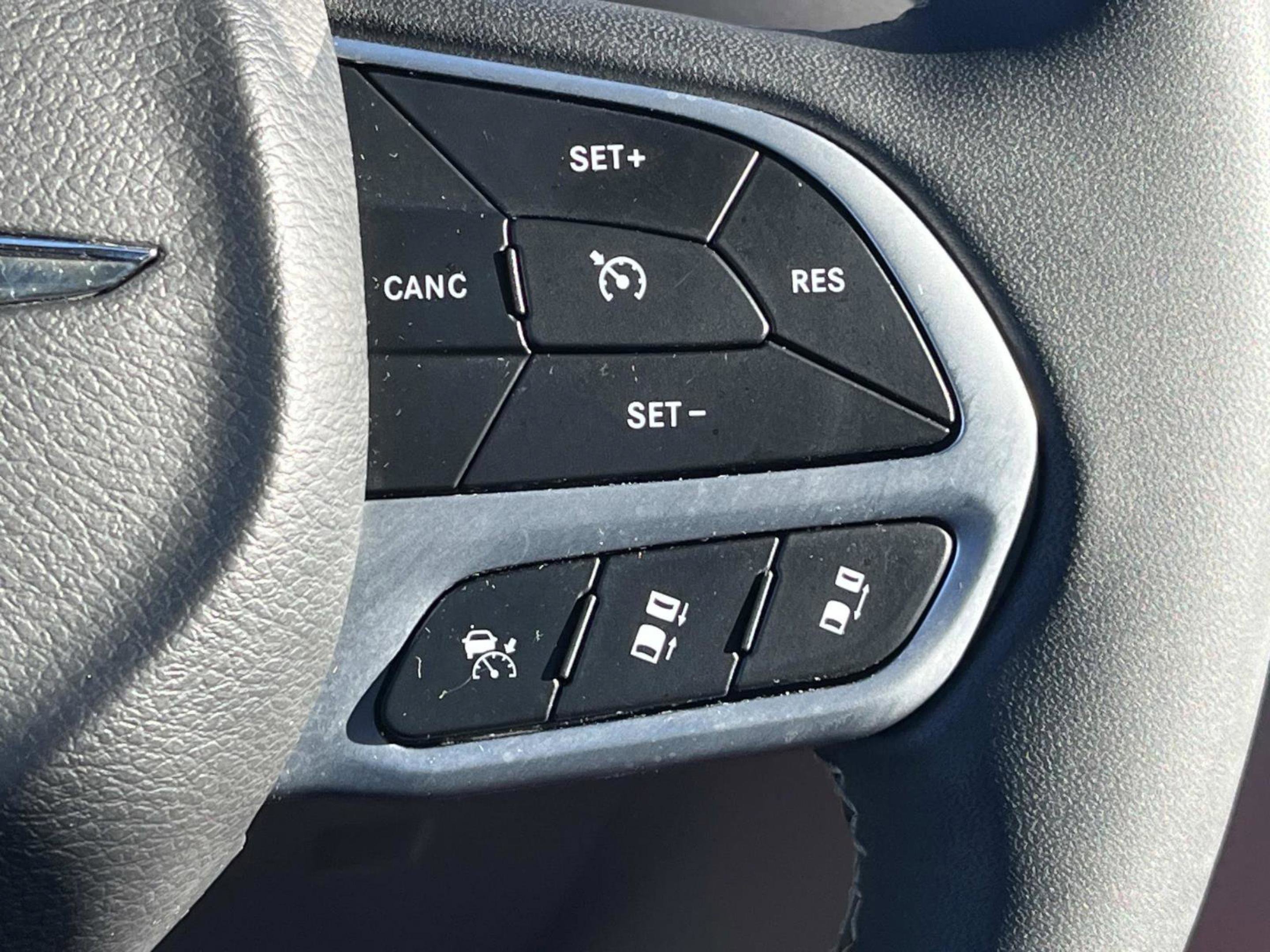 Used 2024 Chrysler Pacifica Touring-L image 36