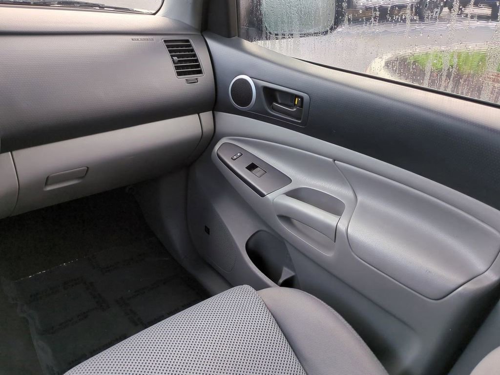 Used 2012 Toyota Tacoma PreRunner image 17