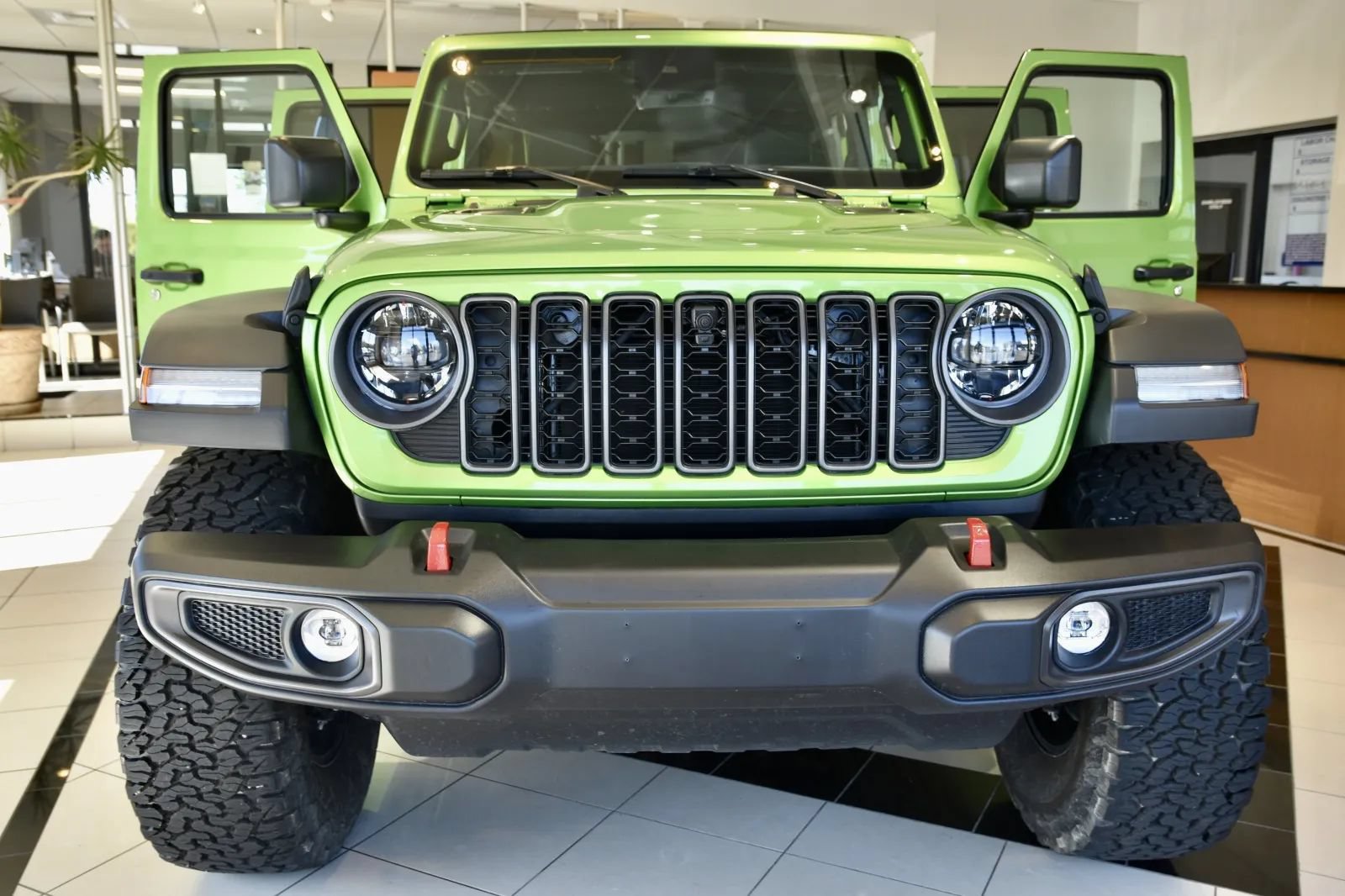 Used 2025 Jeep Wrangler Unlimited Rubicon w/ XTREMEE 35" Tire Package AWD/4WD image 2