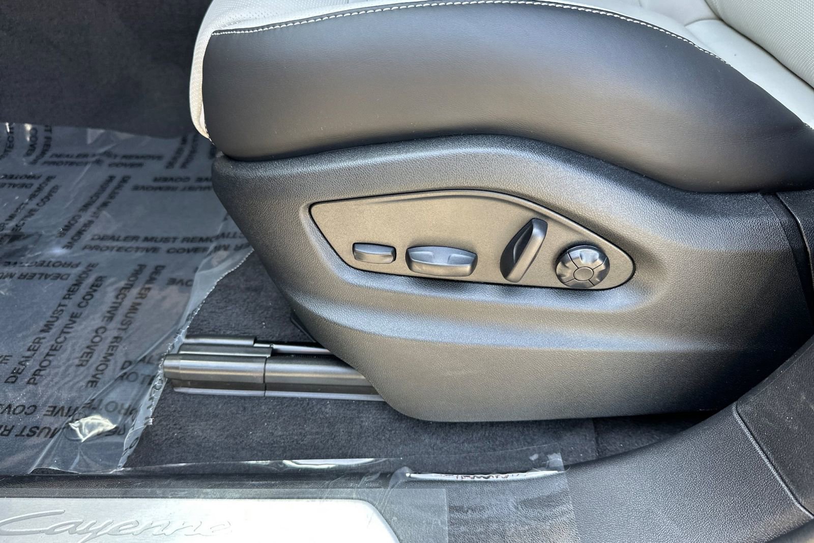 New 2025 Porsche Cayenne Coupe image 14