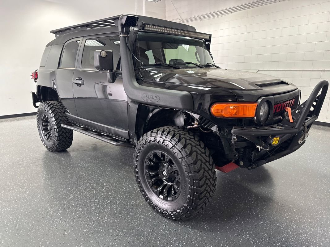 Used 2014 Toyota FJ Cruiser 4WD w/ Upgrade Package image 2